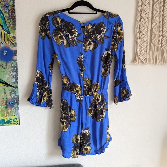 Free People All The Right Ruffles Romper Blue Floral Tie Front Wrap Sz XS - Picture 4 of 12